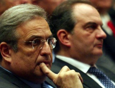 Νέο βιβλίο του πρώην ΥΠΟΙΚ Γ. Παπαθανασίου για την κατάσταση της οικονομίας το 2009 - Παρών και ο Κ. Καραμανλής